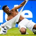 RC Lens – Mercato : ça se bouscule au portillon pour Simon Banza !