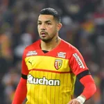 RC Lens – Mercato : Medina prolonge… et provoque une émeute dans le vestiaire !