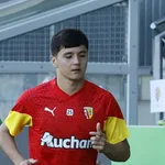 RC Lens – Mercato : une recrue estivale impressionne déjà  ses coéquipiers