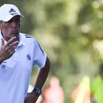 RC Strasbourg : Laurey joue la montre, Pierre Ménès annonce son départ en juin !