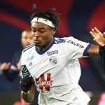 RC Strasbourg – Mercato : l’AC Milan se donne 24h pour trancher le dossier Simakan