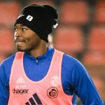 RC Strasbourg – Mercato : Milan accélère sur Simakan pour devancer Leipzig !