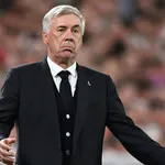 Real Madrid : Ancelotti dénonce un scandale pour Vinicius et s’enflamme pour un joueur du Barça !