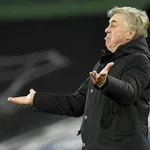 Real Madrid : Ancelotti encense Benzema et émet un doute sur son avenir !