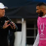 Real Madrid : Ancelotti lève les doutes sur Benzema avant le Clasico