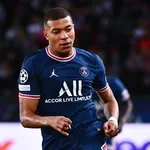 Real Madrid, FC Barcelone : la mère de Mbappé sème le doute, la crise financière secoue les Blaugrana