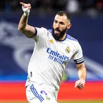 Real Madrid : Karim Benzema remporte un nouveau trophée et prévient le PSG