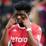 Real Madrid – Mercato : la déclaration d’amour de Tchouaméni au Barça lui revient en pleine figure !