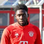 Real Madrid Mercato : le Barça s’attaque à Alphonso Davies !