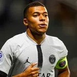 Real Madrid – Mercato : le PSG ouvre un peu la porte à  Mbappé et fixe un prix stratosphérique