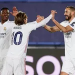 Real Madrid – Mönchengladbach (2-0) : Benzema s’est mis à  la hauteur de CR7 et Messi pour sauver Zidane