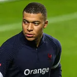Real Madrid, PSG – Mercato : un rival de poids ne lâche pas Mbappé