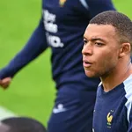 Real Madrid : un joueur du FC Barcelone chauffe déjà Mbappé