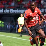 Rennes annonce un départ surprise, Mbappé met la main sur un Girondin, un ancien de l’OL est décédé