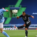 Résultat Ligue des champions : Cornet encore buteur, l’OL bascule en tête à  la pause (1-0, mi-temps) !
