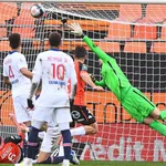 Résultats Ligue 1 : le gros coup de Lorient face au PSG, Reims surprend Strasbourg, Metz renverse Brest, Nîmes sombre à  Angers