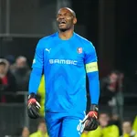 Stade Rennais : Mandanda moqué comme jamais par les supporters de l’OM après l’élimination