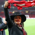 Stade Rennais : le déhanché sexy de Salma Hayek en bikini fait exploser les compteurs !