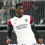 L'OGC Nice de Favre tient déjà  tête au PSG, Troyes et le Stade de Reims prennent feu au Mercato