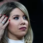 Wanda Nara se fait enfourcher en plein show !