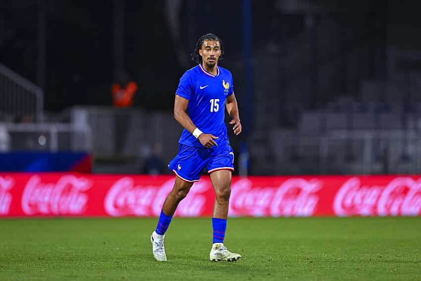 Nathan Zézé avec l'équipe de France Espoirs