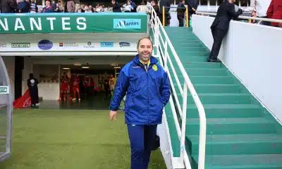 FC Nantes : un coach se met en retrait, la crise éclate chez les Canaris ! 