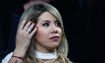 Wanda Nara met le feu à Noël avec un décolleté osé