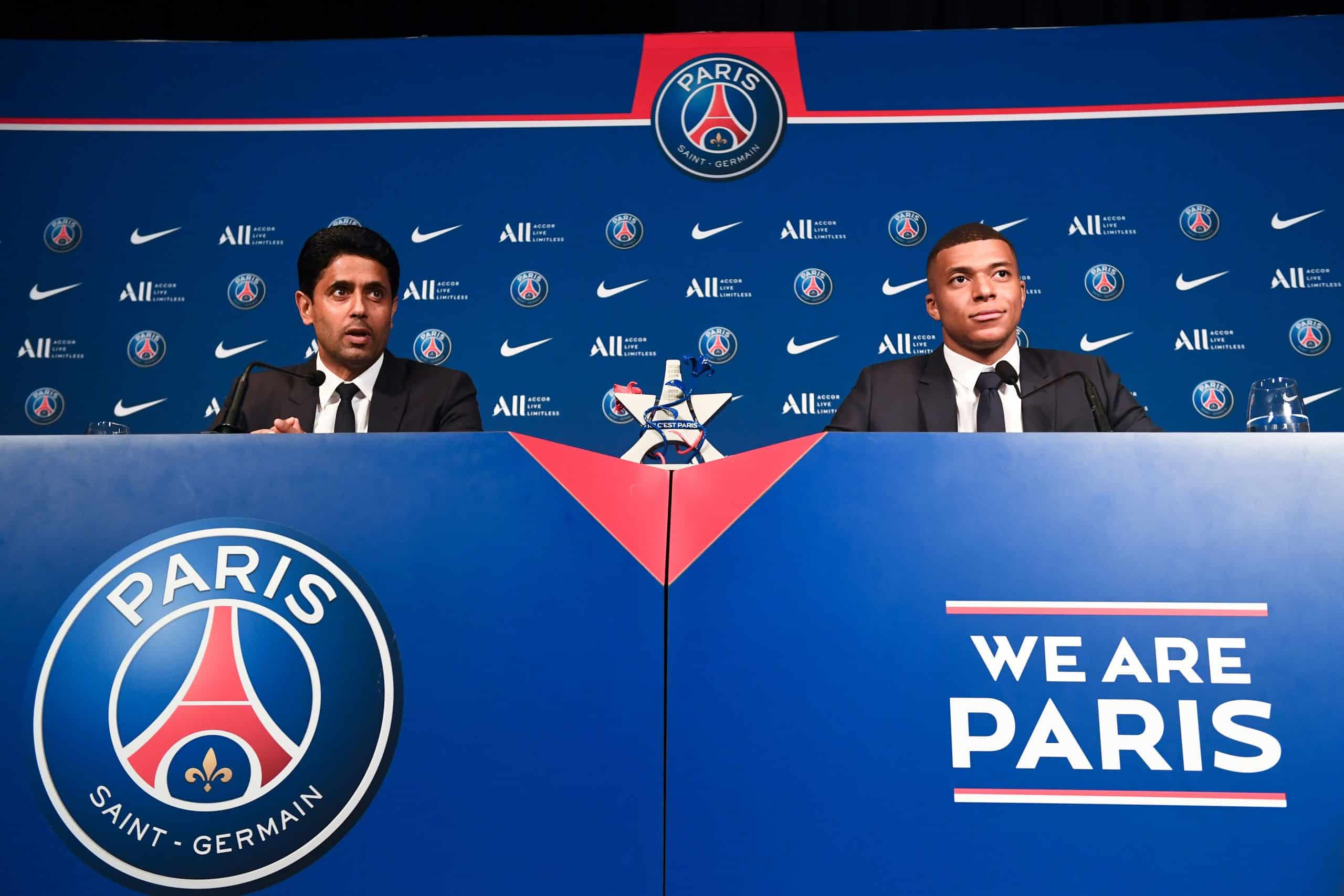 Nasser al-Khelaifi et Kylian Mbappé lors de la prolongation du second au PSG en 2022.