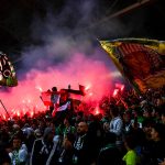 OL – ASSE : quand les supporters stéphanois enflamment le départ du bus