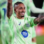 FC Barcelone : Flick n’épargne pas Raphinha