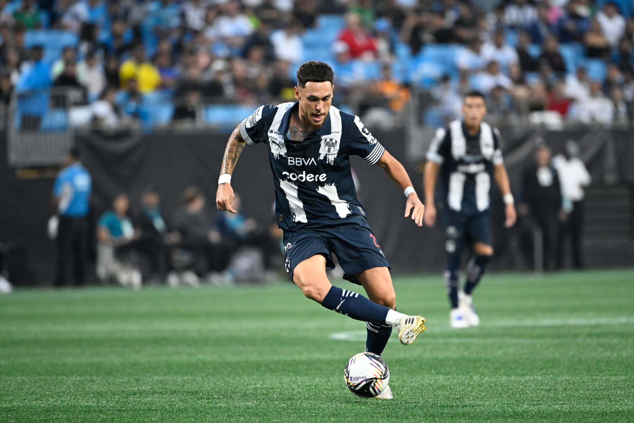 Lucas Ocampos en action lors d'un match de Monterrey.