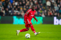 Arnaud Kalimuendo en action lors d'un match de Nottingham Forest.