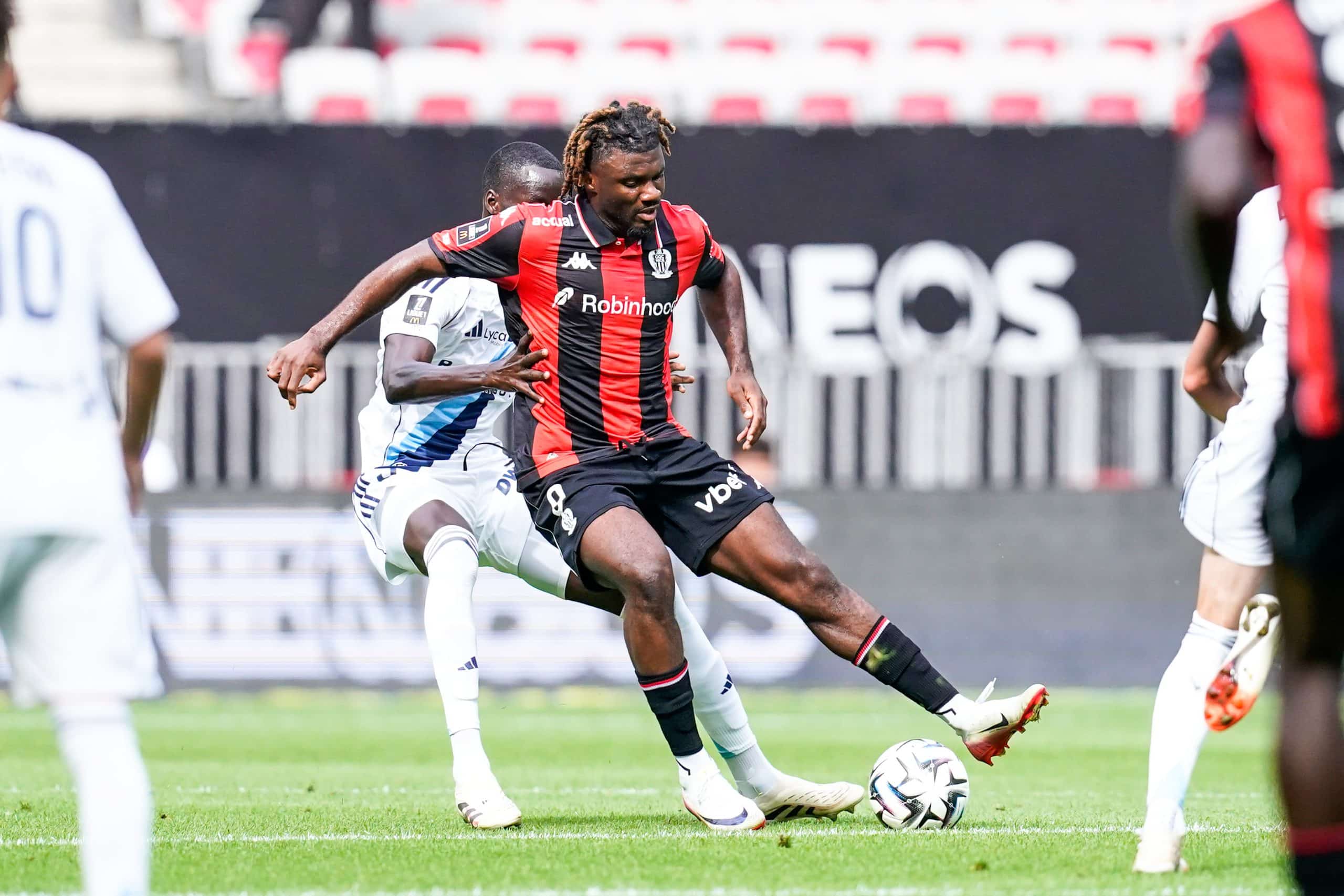 Terem Moffi en action lors de Nice-Paris FC.
