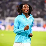 L&rsquo;OM doit-il ne pas recruter de milieu pour faire de la place à Darryl Bakola ?