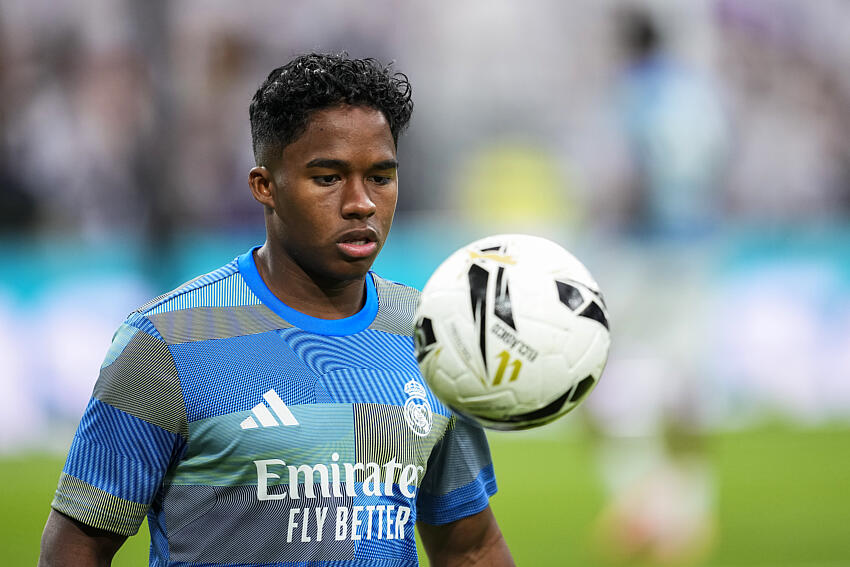 L'attaquant du Real Madrid Endrick lors d'un échauffement avant un match.