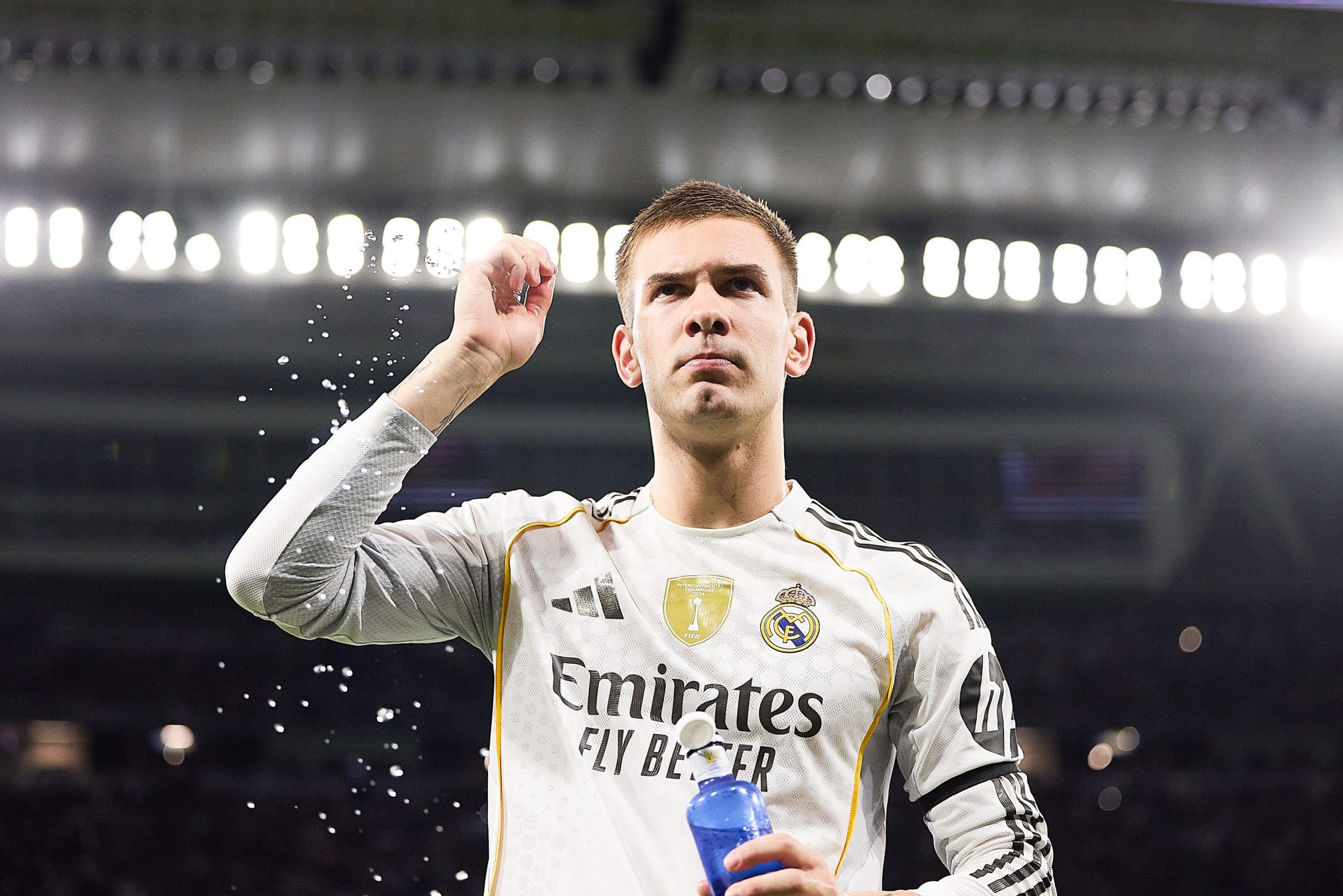 Franco Mastantuono avant un match du Real Madrid.
