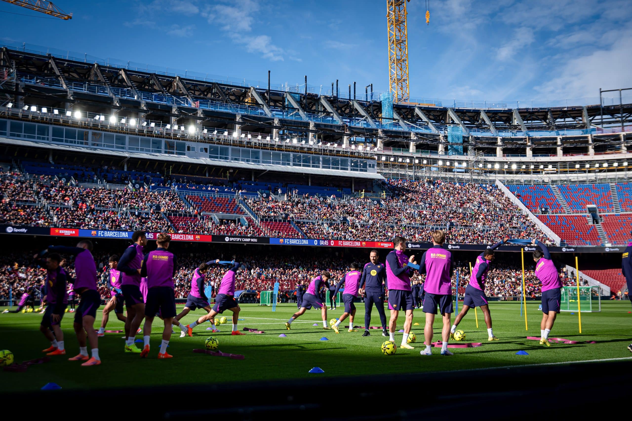 Les joueurs du FC Barcelone lors d'un entraînement au Camp Nou.