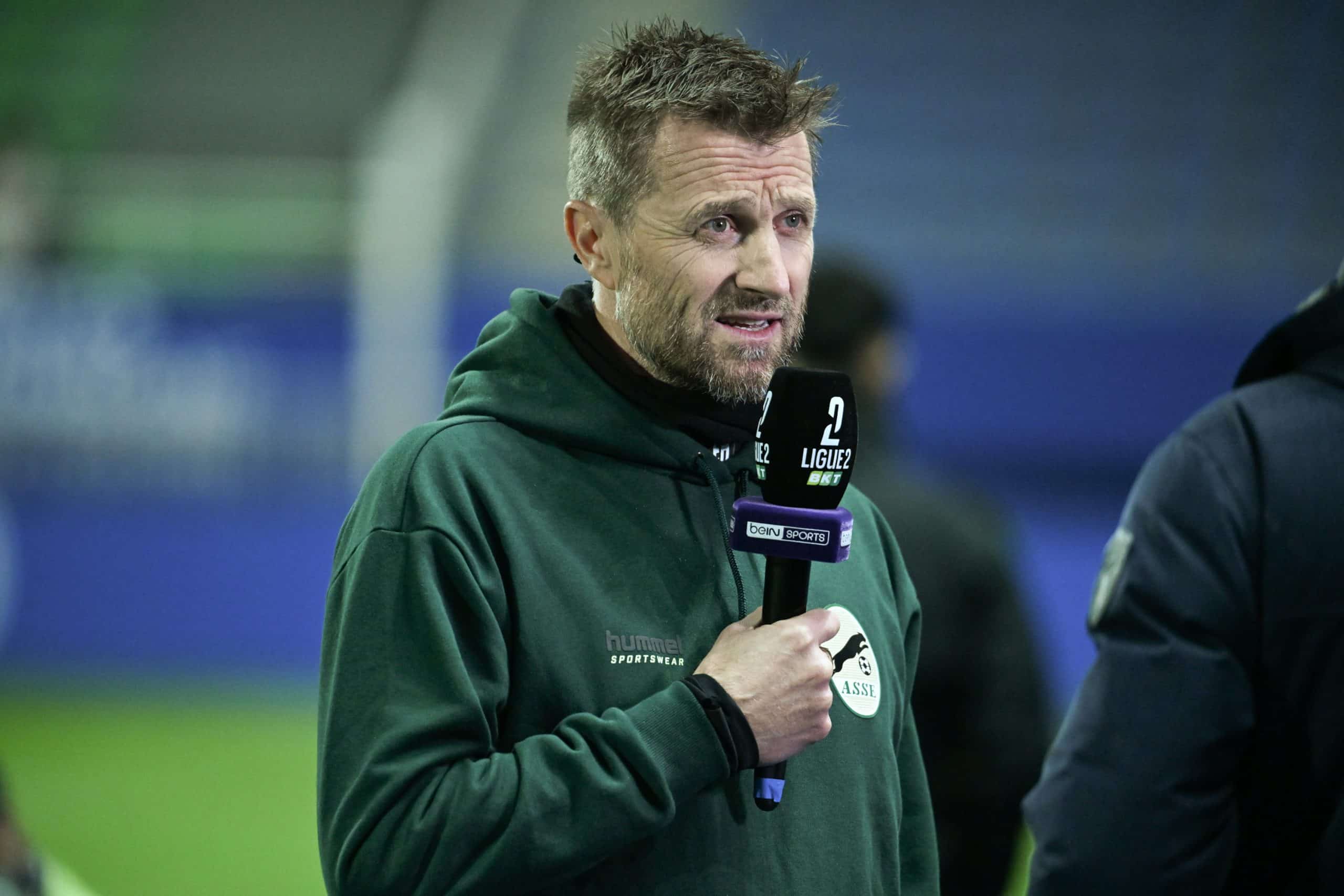 L'entraîneur de l'ASSE, Eirik Horneland, au micro de beIN.