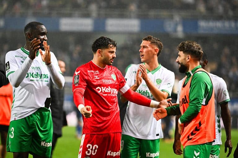 asse-lucas-stassin-s-expose-enfin-avec-sa-sublime-soeur-manon-but