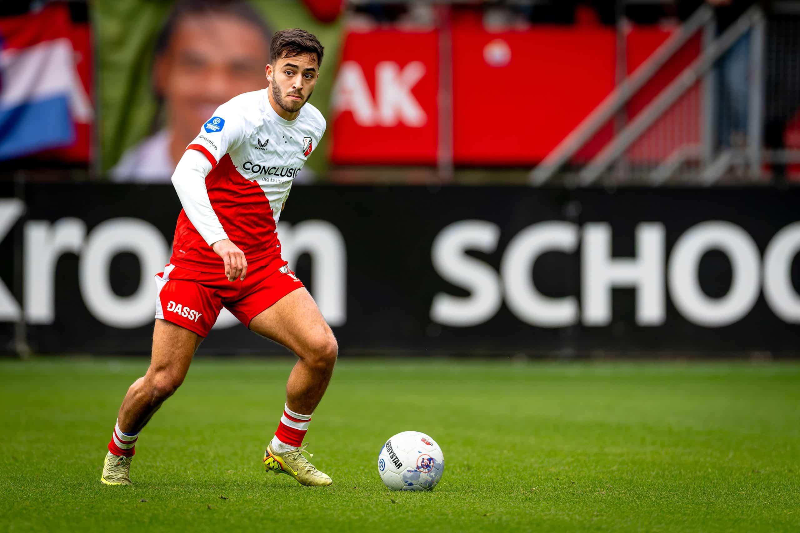 Souffian El Karouani lors d'un match du FC Utrecht.