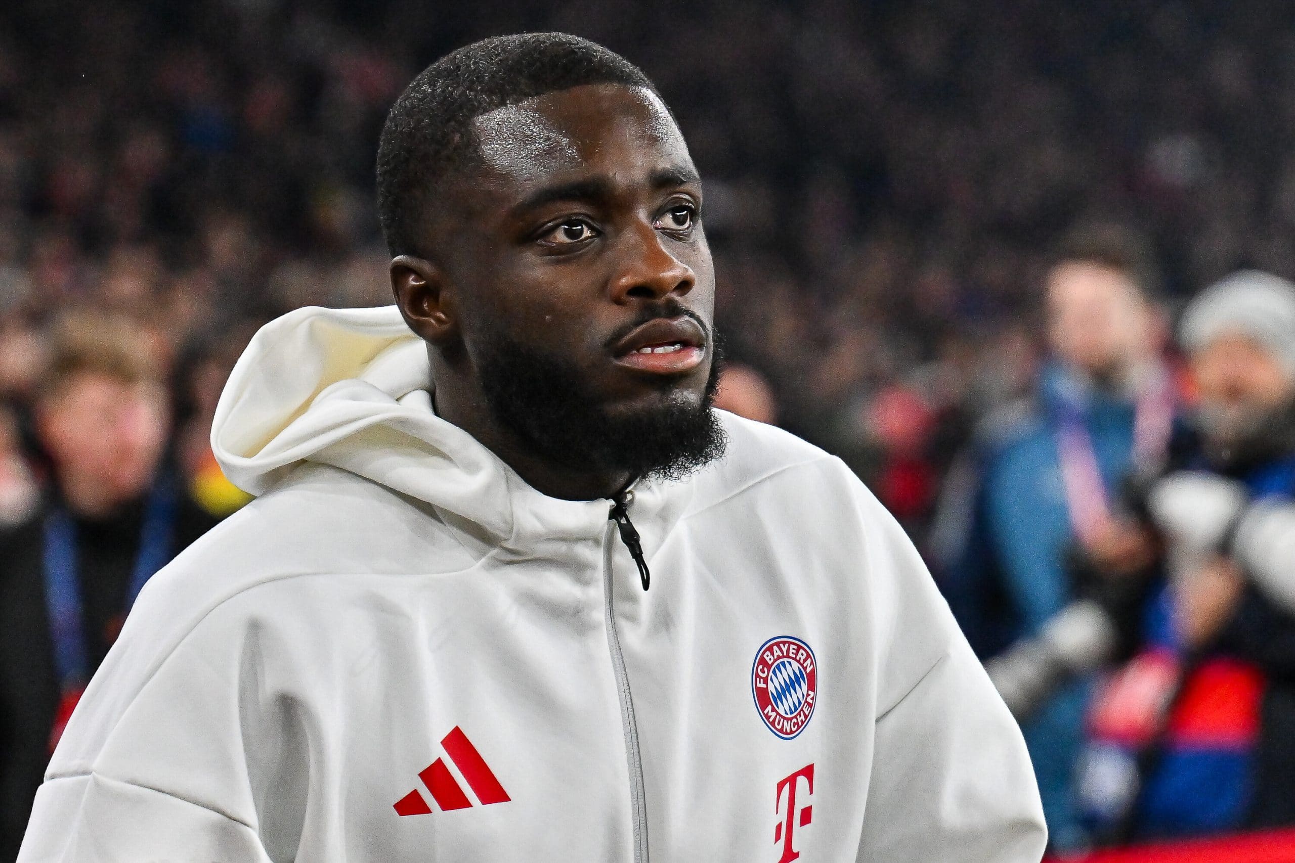 Dayot Upamecano avant le coup d'envoi d'un choc entre Arsenal et le Bayern Munich.