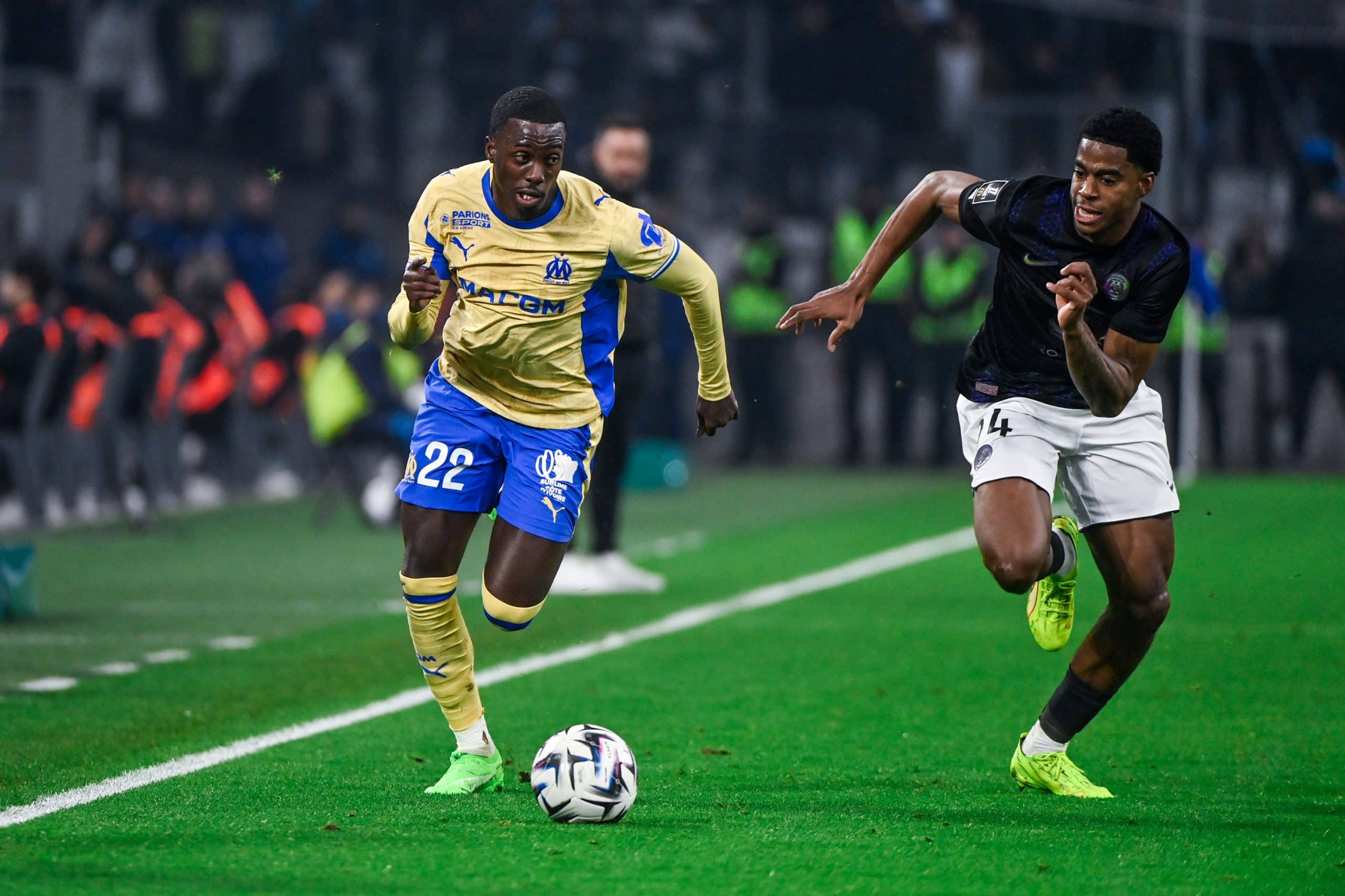 Dayanne Methalie courant après Timothy Weah lors d'OM-TFC.