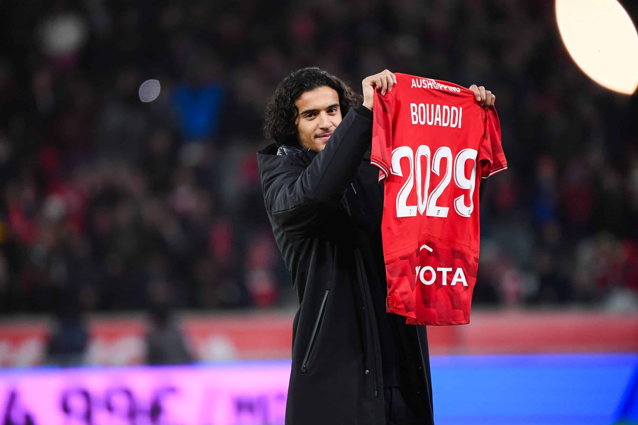 Ayyoub Bouaddi avec son maillot floqué 2029, après sa prolongation.