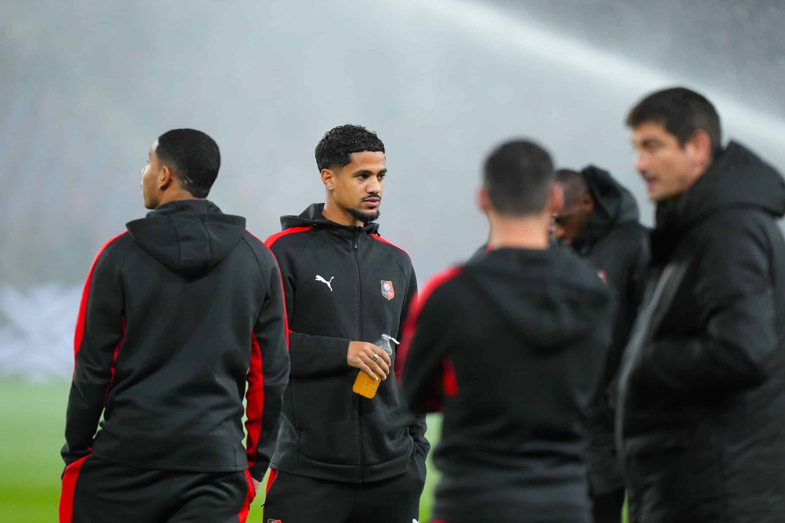 Ludovic Blas au milieu de ses coéquipiers avant un match du Stade Rennais.