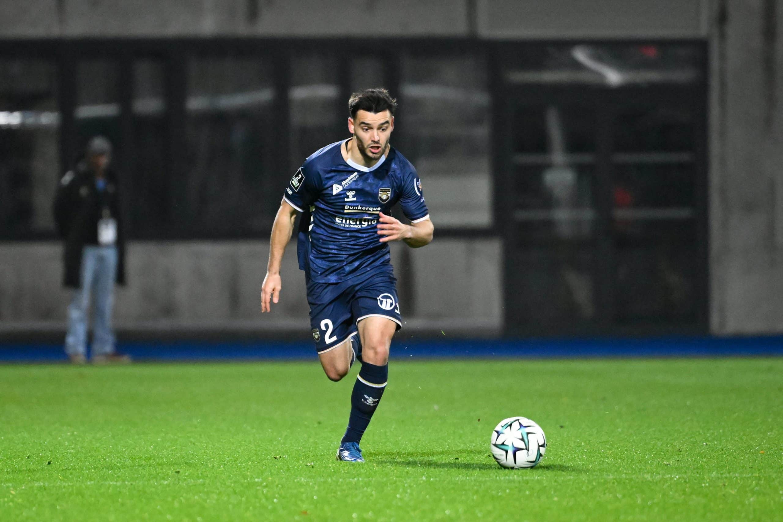 Le latéral droit de Dunkerque Alec Georgen .