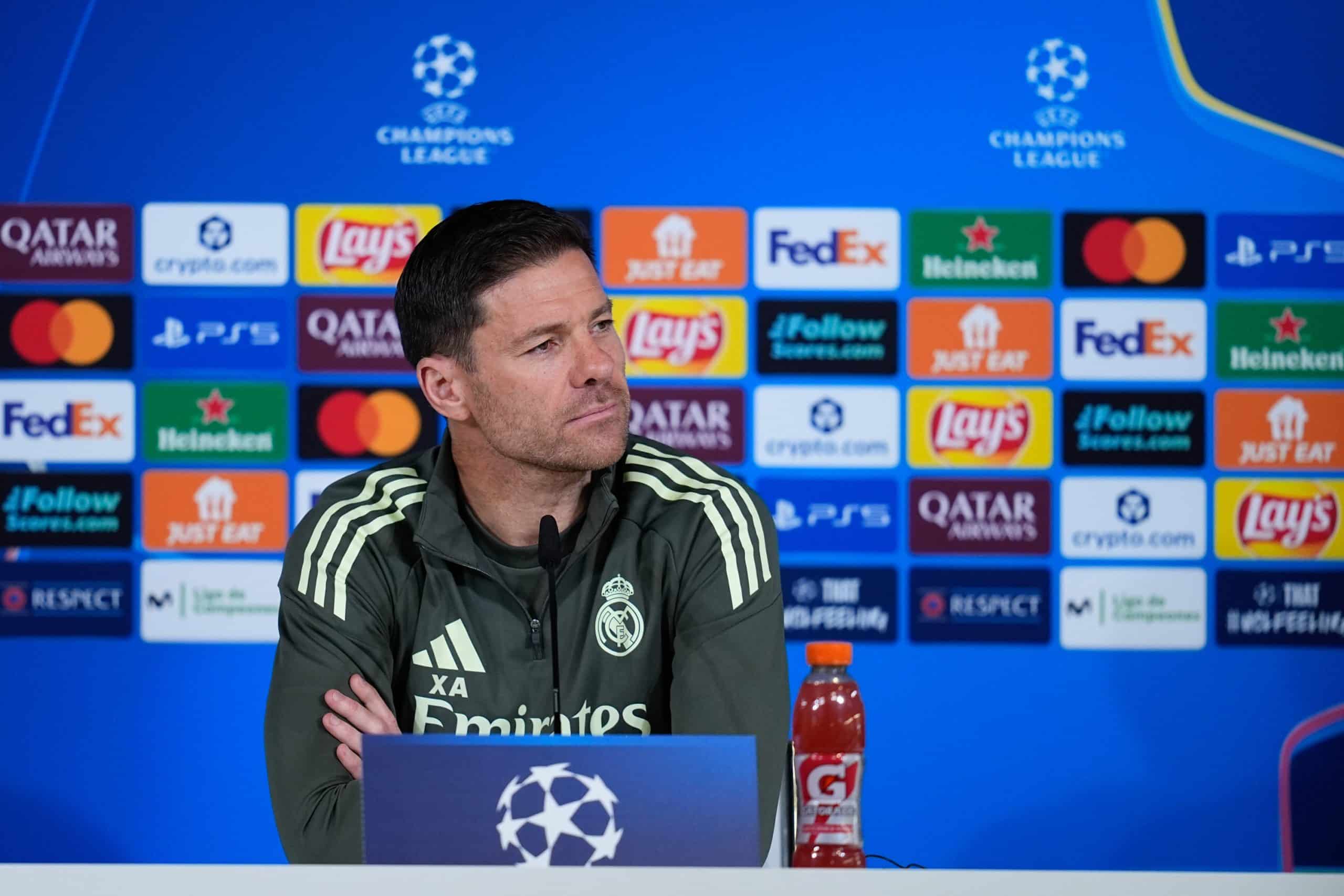 L'entraîneur du Real Madrid, Xabi Alonso, lors de la conférence de presse avant Manchester City.