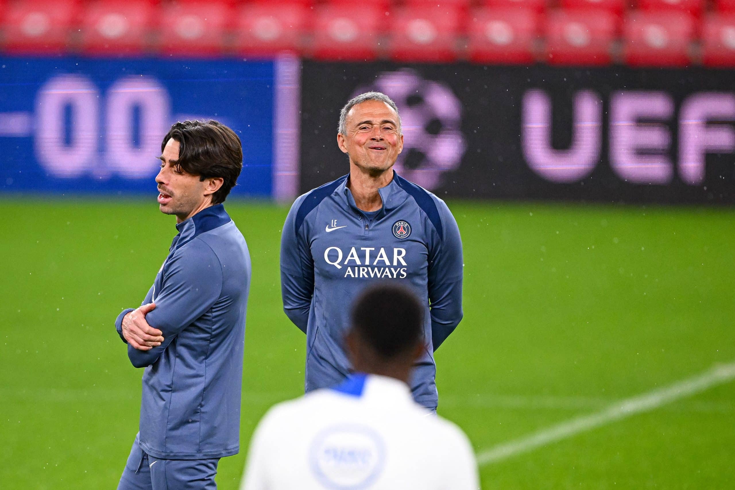 Luis Enrique lors de l'entraînement du PSG sur la pelouse de l'Athletic Bilbao.