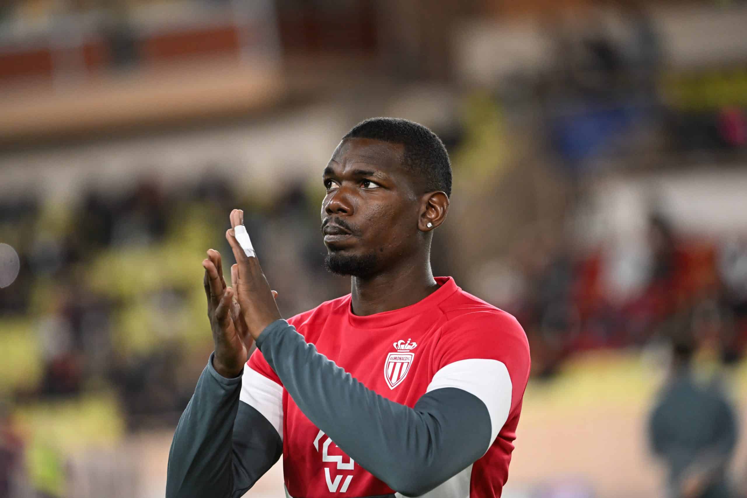 Paul Pogba applaudissant les supporters de Monaco.