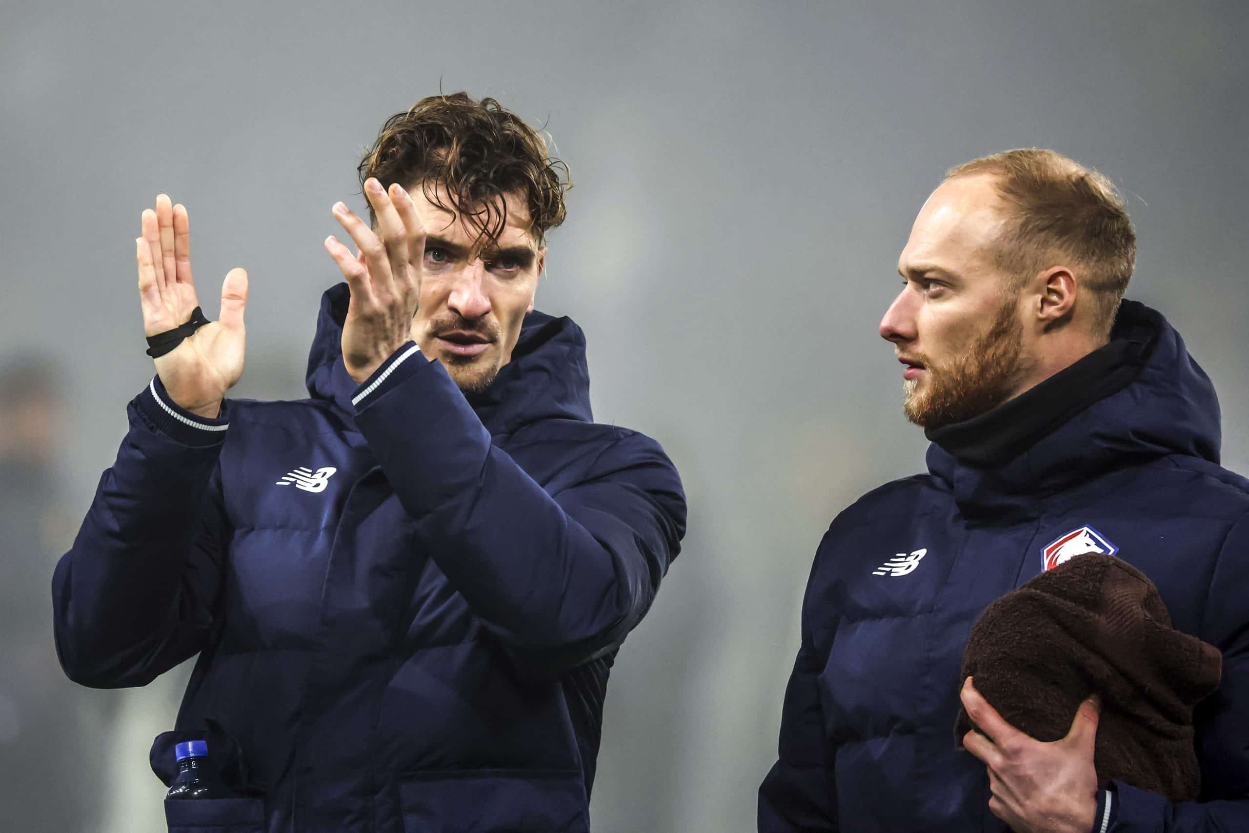 Thomas Meunier remerciant les supporters du LOSC après le match à Berne.