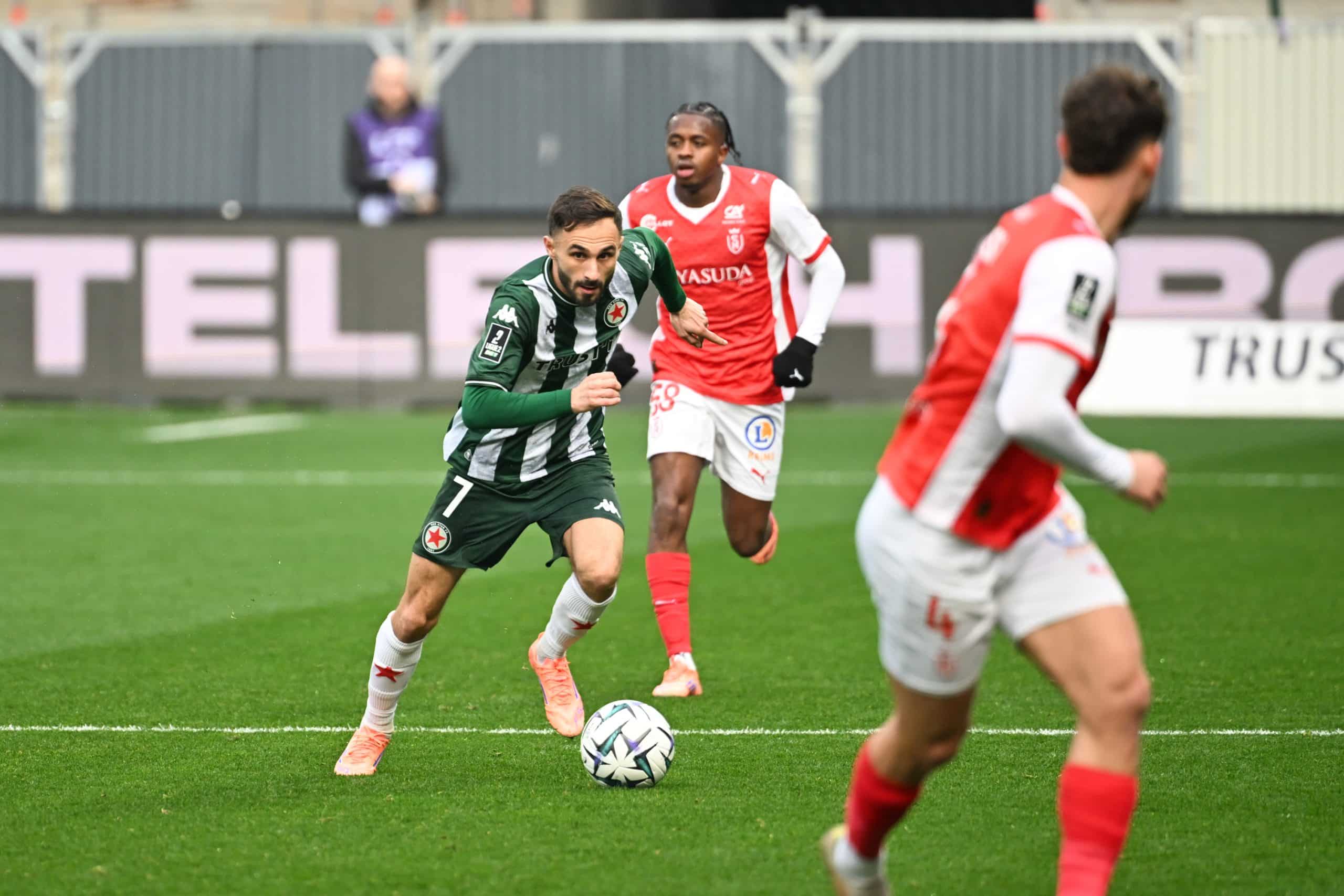 Damien Durand en action lors du match entre le Red Star et le Stade de Reims.